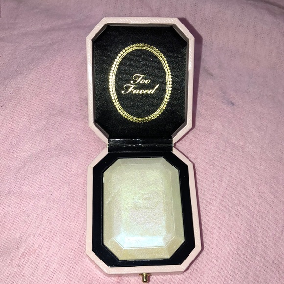 TOO FACED HIGHLIGHTER
